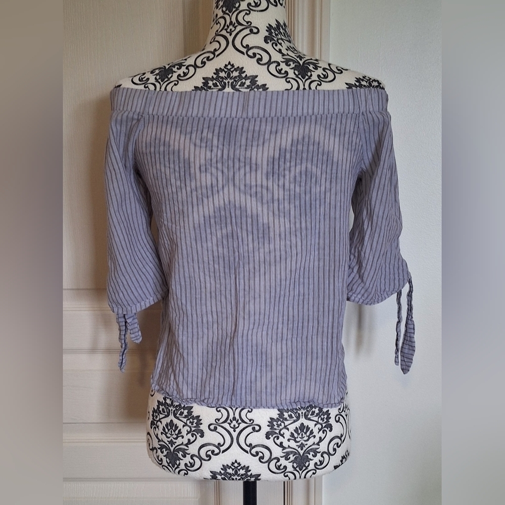 Willow & Clay off the shoulder crop top size XS